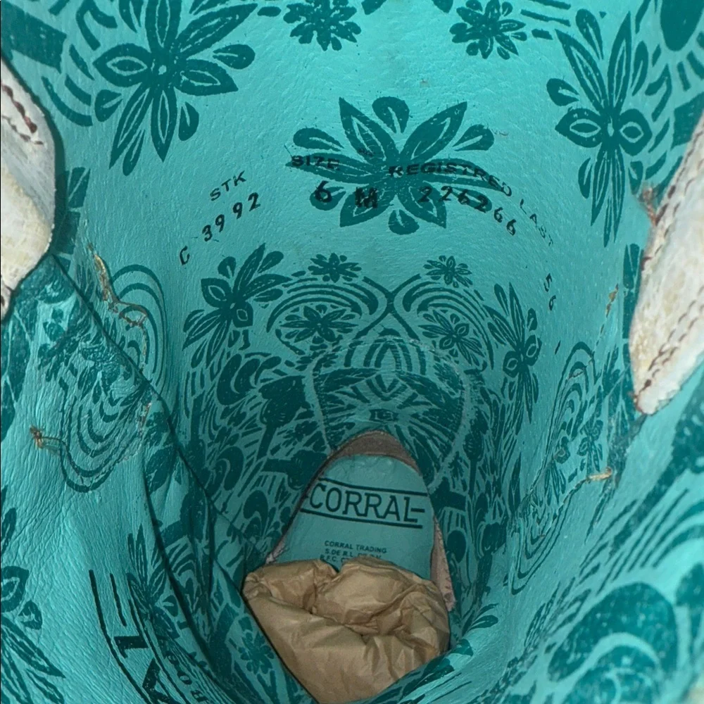 Corral Gold and Tan Western Boots - Picture 10 of 11